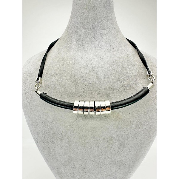 Siyah Derili Gümüş Taşlı Kolye